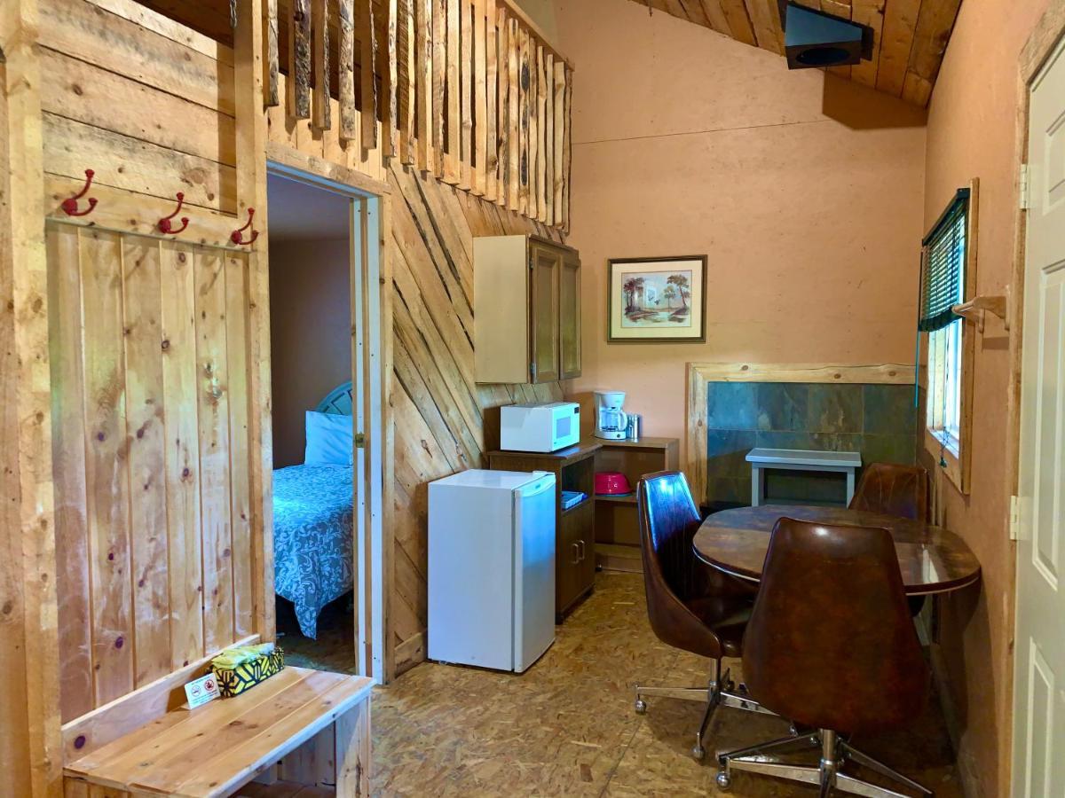 Schott'S Lake Conference & Resort Sundre エクステリア 写真