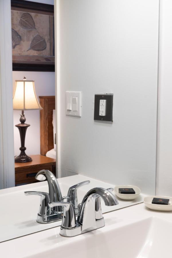 Schott'S Lake Conference & Resort Sundre エクステリア 写真